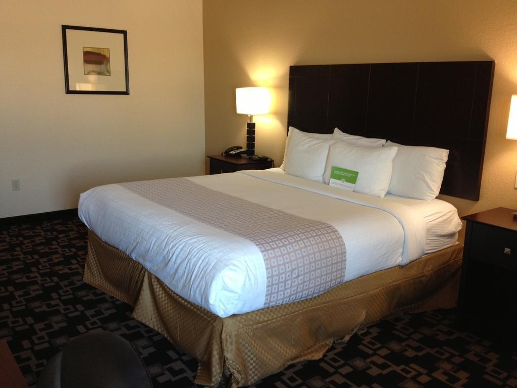 La Quinta Inn And Suites Joshua Ngoại thất bức ảnh