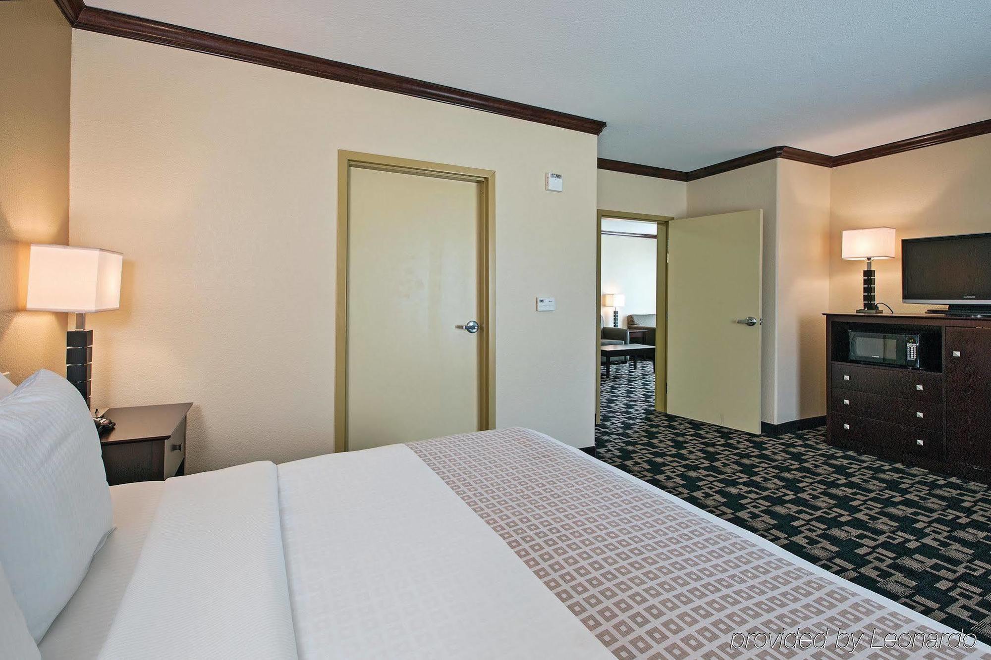 La Quinta Inn And Suites Joshua Ngoại thất bức ảnh